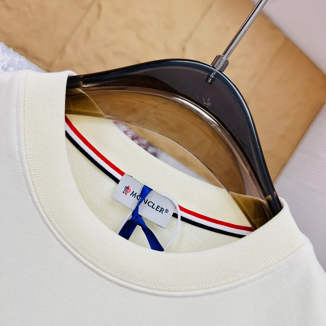 ： 🤳𝐌𝐎𝐍𝐂𝐋𝐄𝐑 ：☑️ 440 👕 ：☑️ 1*1 。🔜 。 ：☑️ 3D ，🇧🇫 1：1 。 ， ， ！🇲🇩 ！ Size：☑️S 〰️M 〰️L 〰️XL 〰️XXL